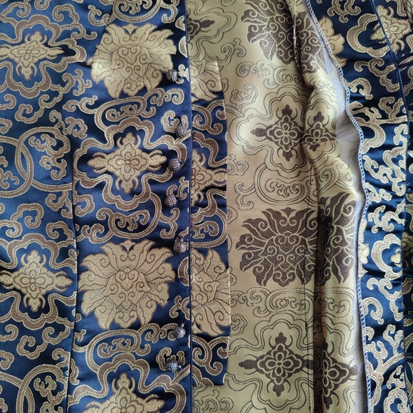 Gold and Black vintage blouse with mandarin collar and Chinese knot buttoms - Picture 8 of 16